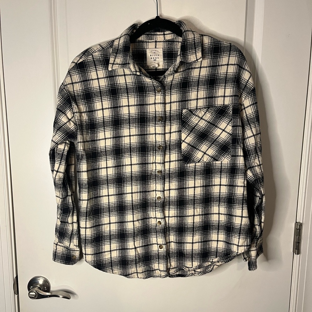 Billabong Women’s Black & White Long Sleeved Flannel Shirt, Medium